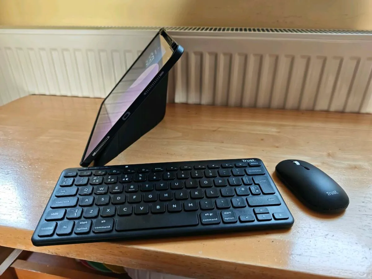 IPad Air 13 inch 128 GB M2 kbd. mouse, cover. - Image 2