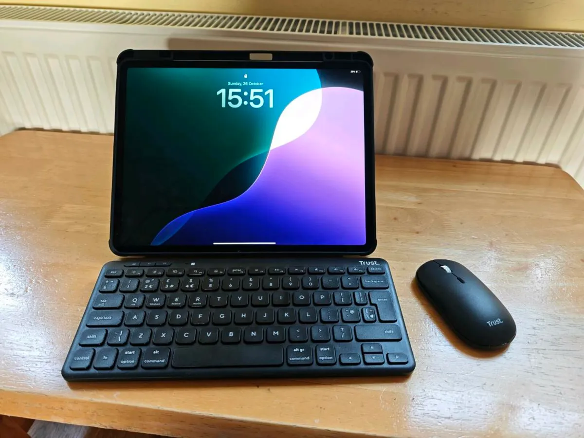 IPad Air 13 inch 128 GB M2 kbd. mouse, cover. - Image 3