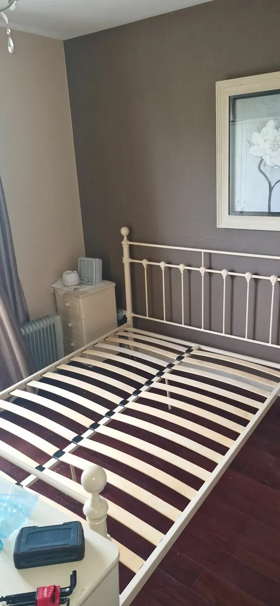 Bed frame - Image 1