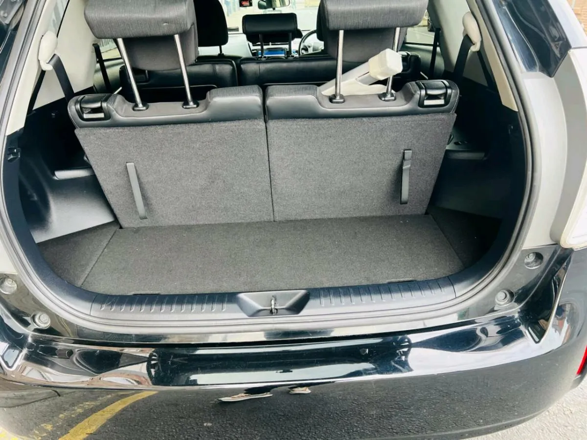 Toyota prius plus - Image 2