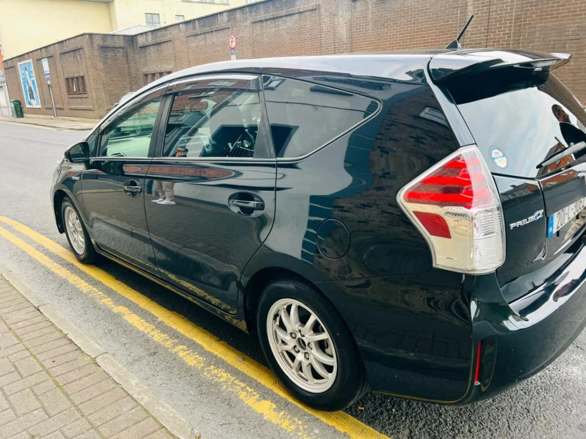 Toyota prius plus - Image 4