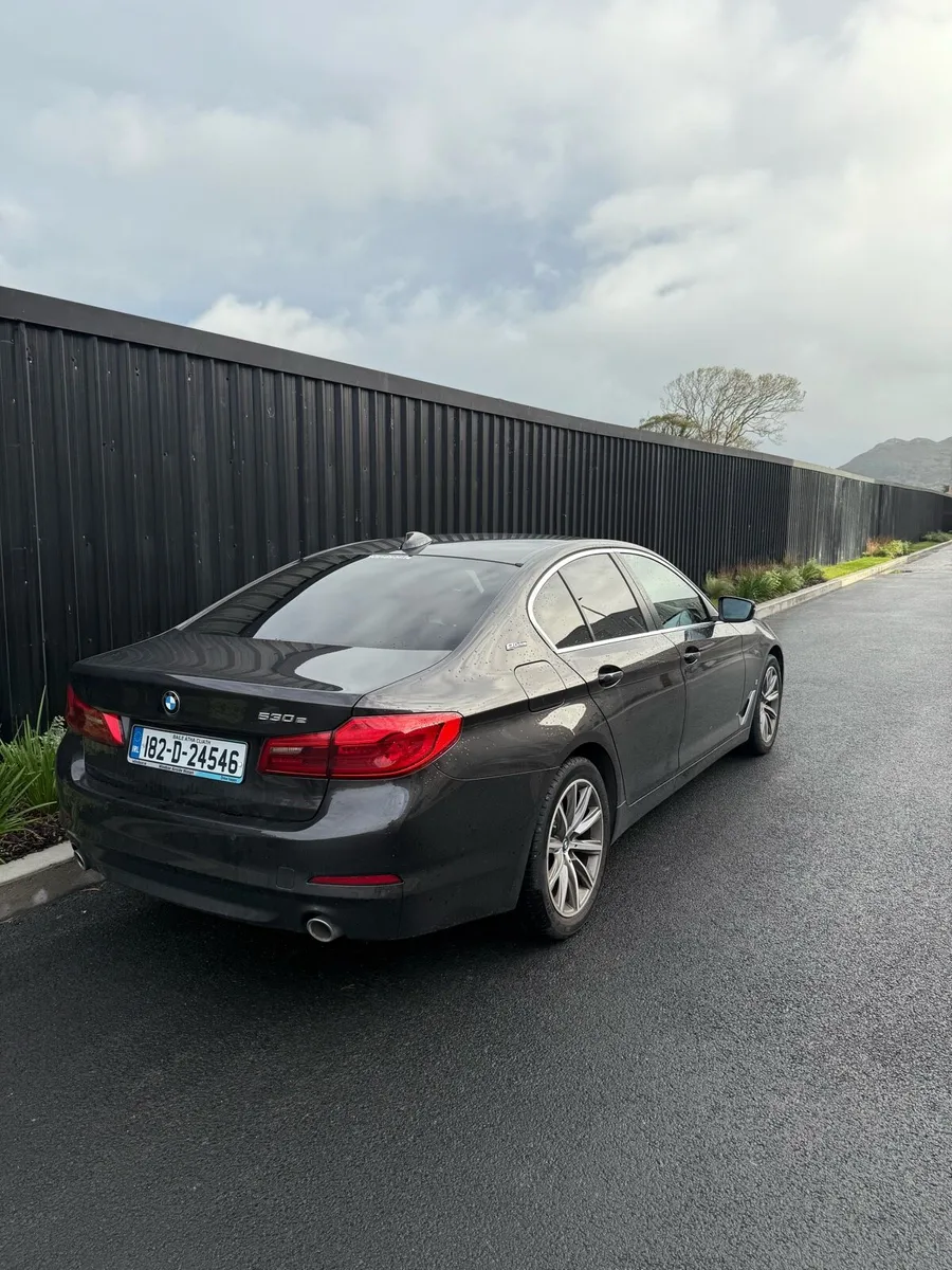 182 BMW 530E - Image 3