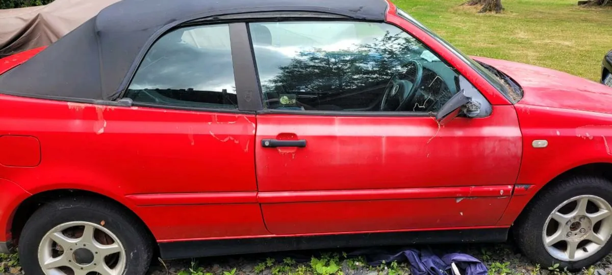 Vw golf convertible - Image 1