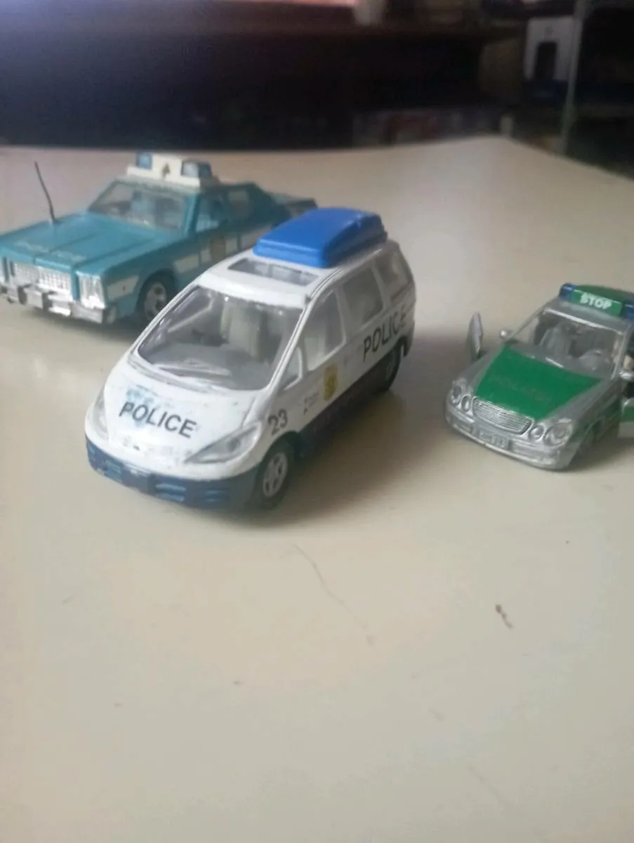 POILICE DIE -CAST MODLES CARS - Image 1