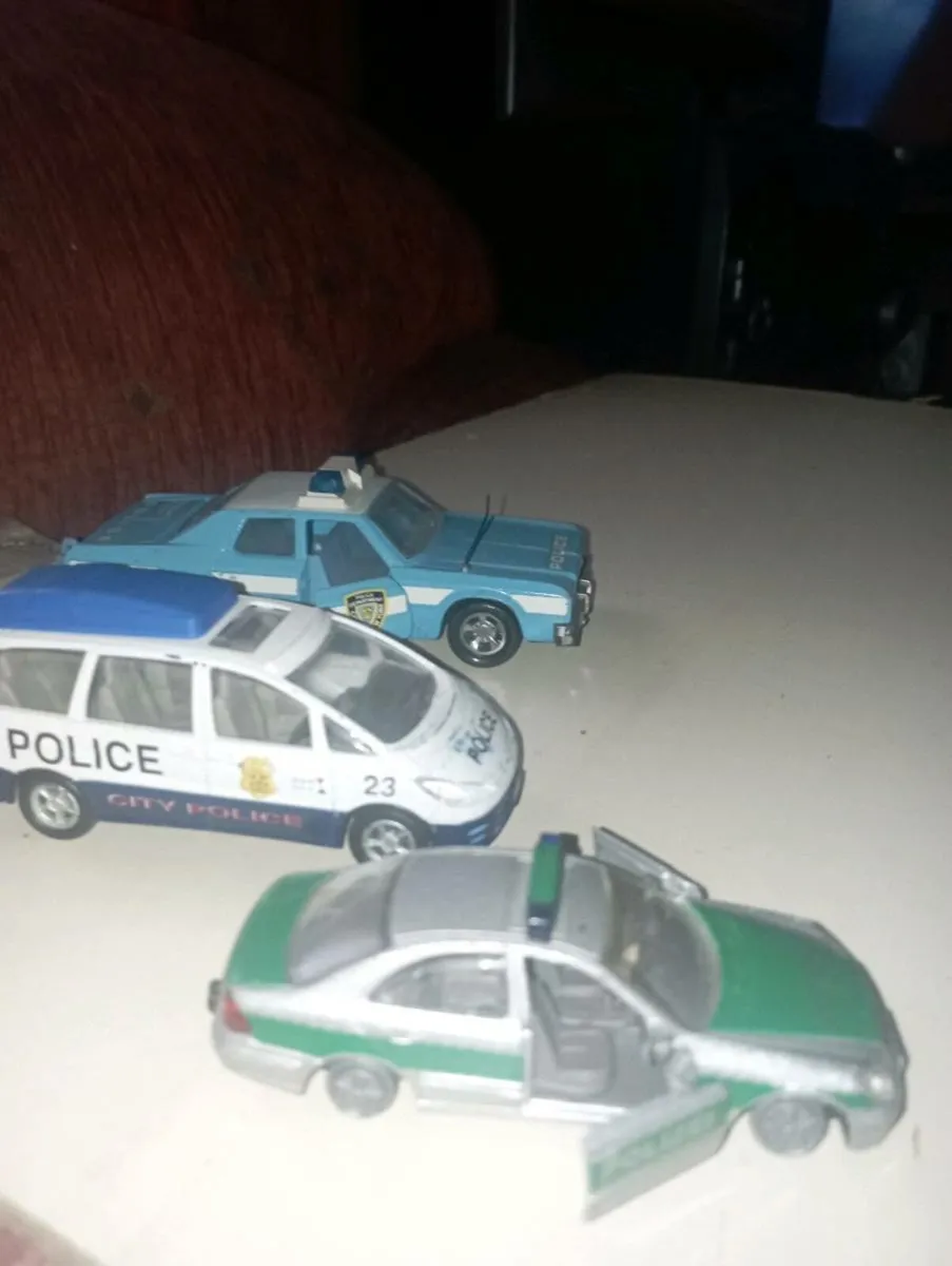 POILICE DIE -CAST MODLES CARS - Image 2