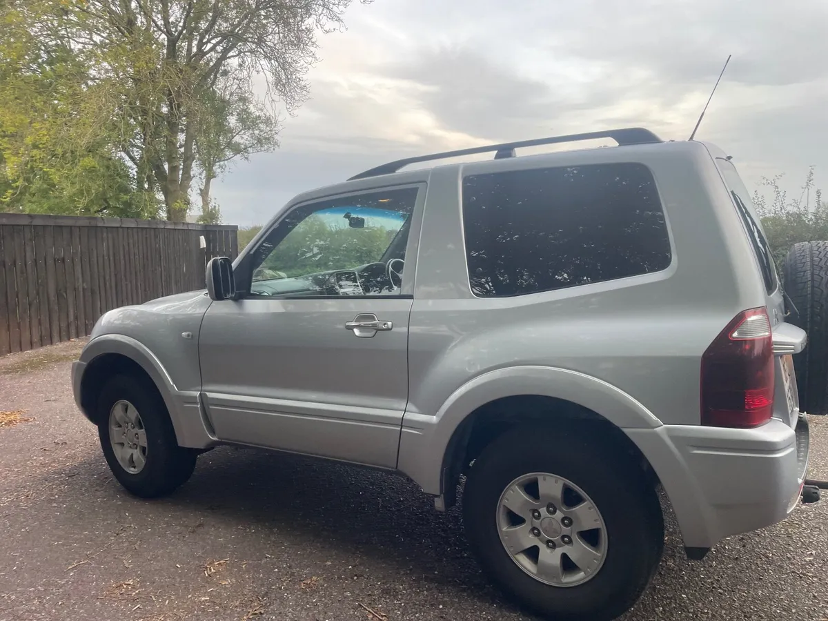 Mitsubishi Pajero 2005 - Image 2