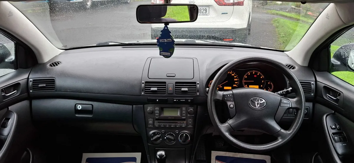 Toyota avensis 1,6 petrol - Image 1