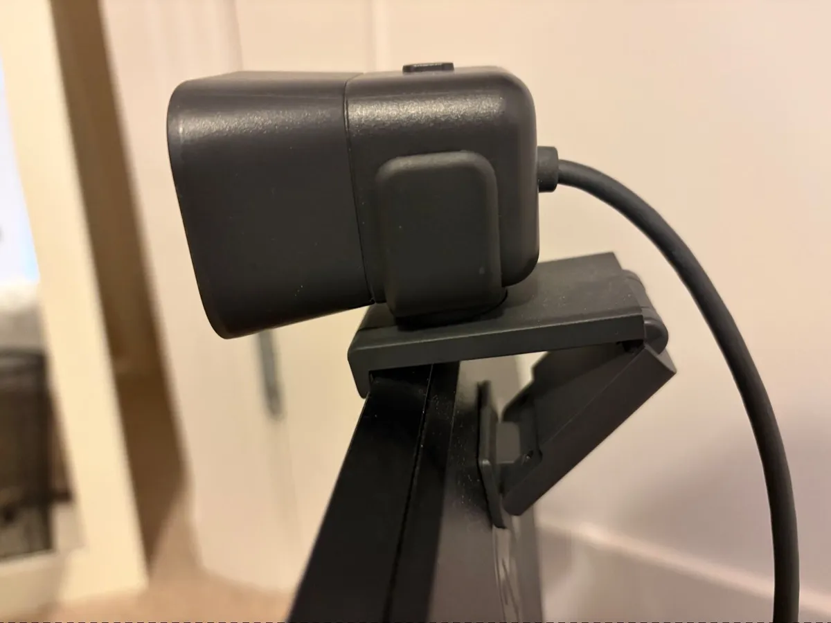 LG Monitor (27”) & Logitech Streamcam/Webcam - Image 3