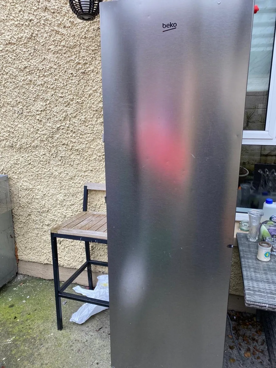 Have a fridge for sale in very good condition - Image 2