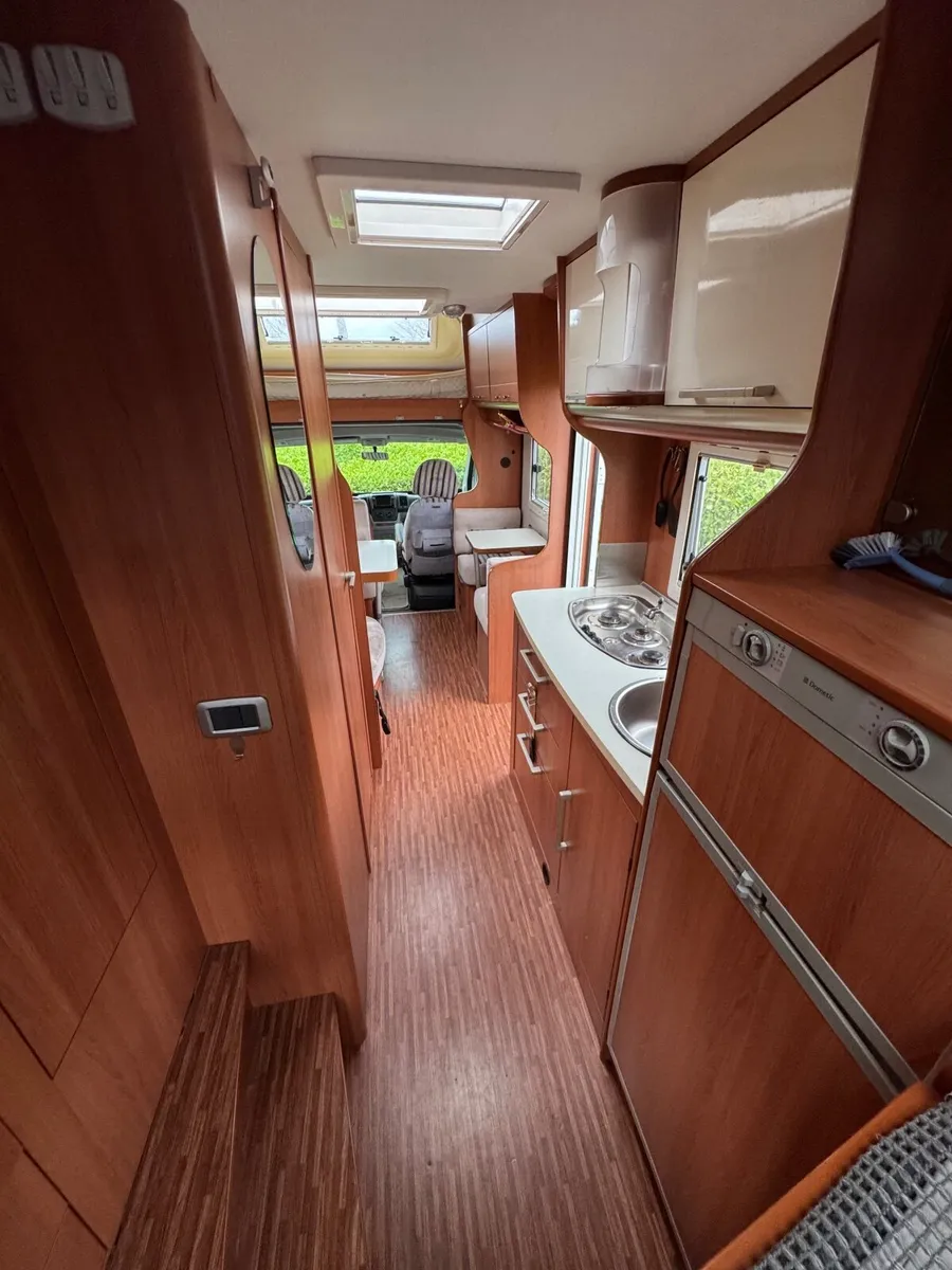 Spacious 2011 Motorhome, 6 berth, 1 owner - Image 2