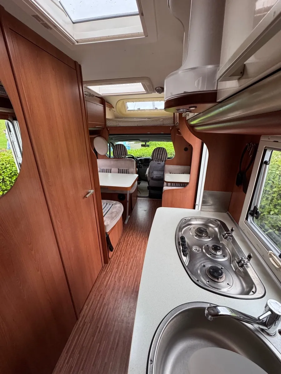 Spacious 2011 Motorhome, 6 berth, 1 owner - Image 3