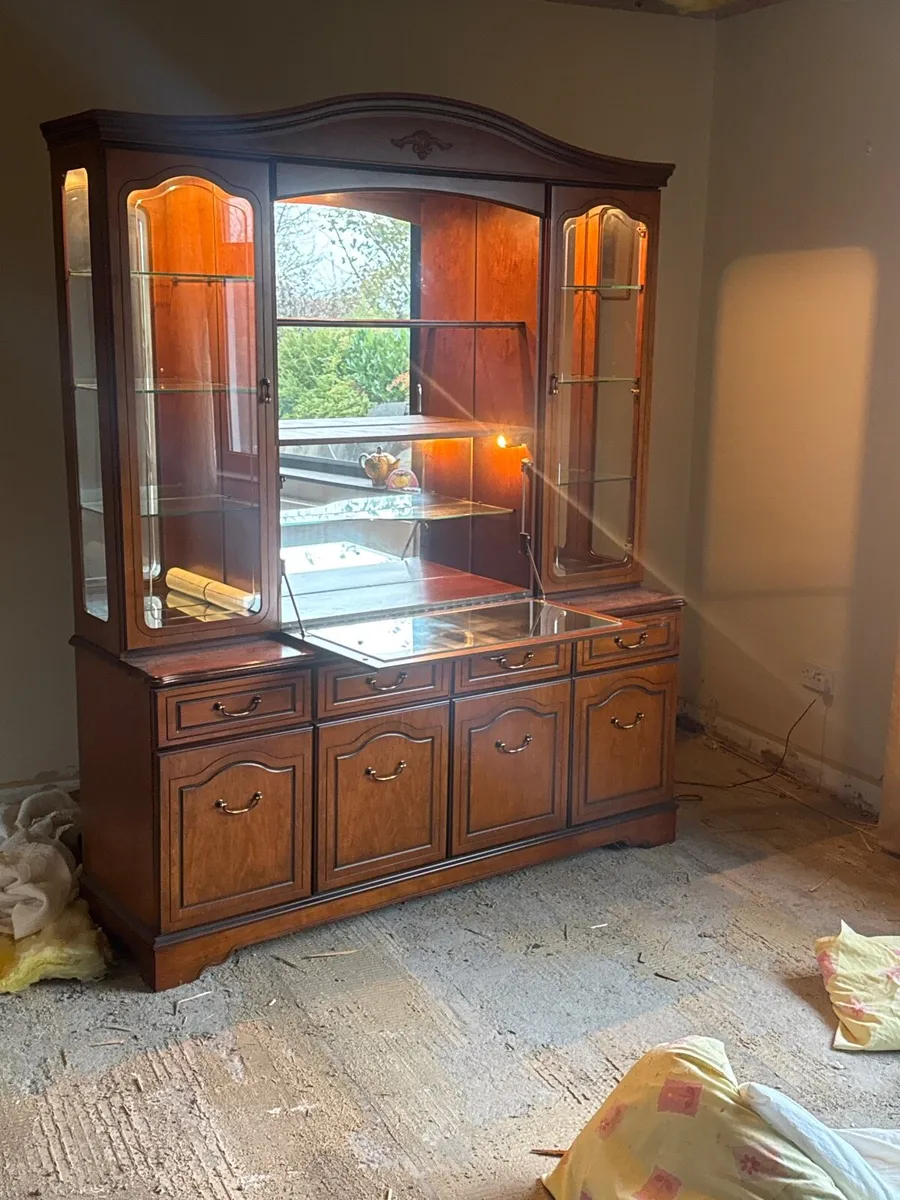 Living room cabinet - Image 1