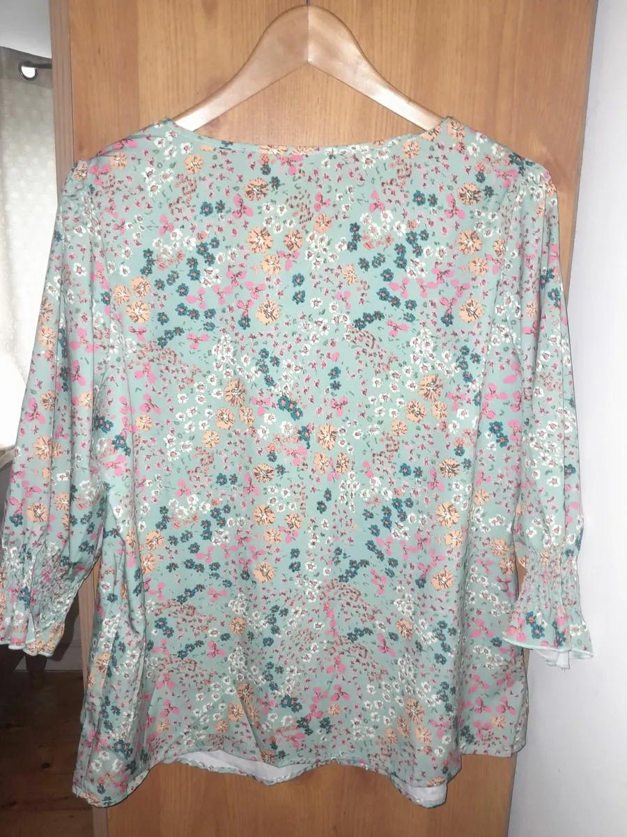Ladies Floral Blouse - Image 3