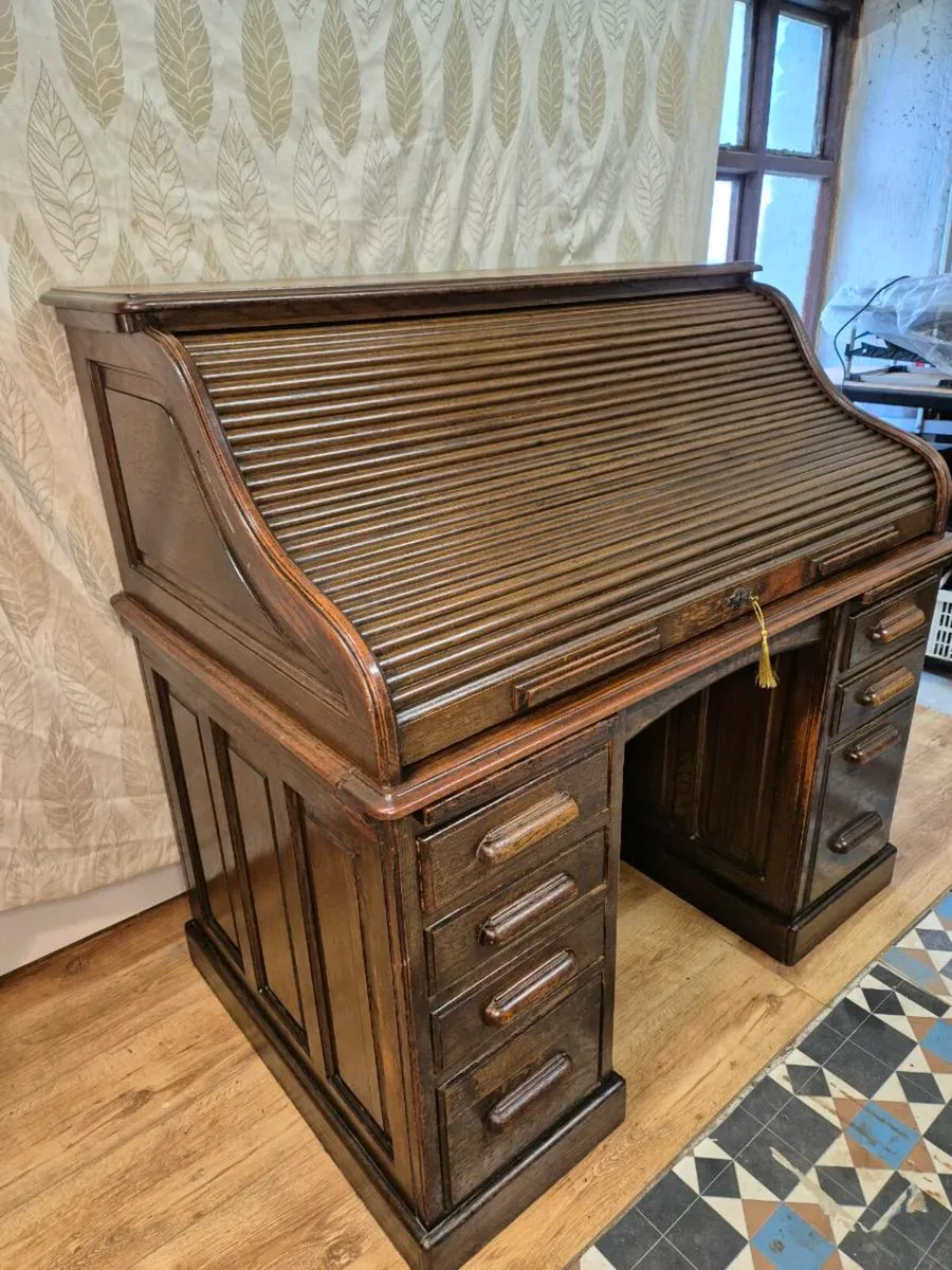 Roller top desk - Image 1