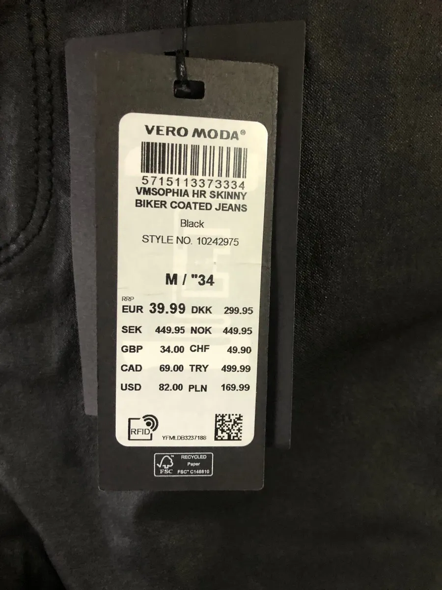 Ladies  BNWT leather like trousers size M €20 - Image 2