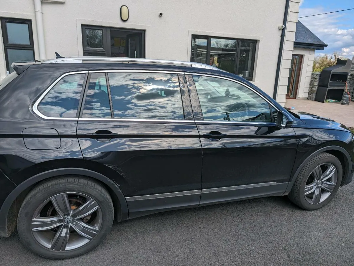 Volkswagen Tiguan 2017 - Image 2