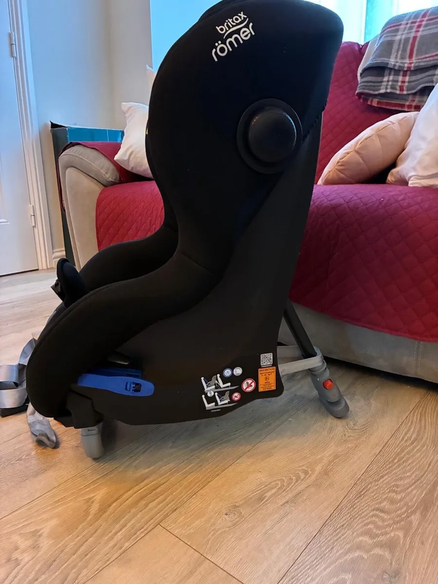 Britax Romer rear facing car seat - Image 1