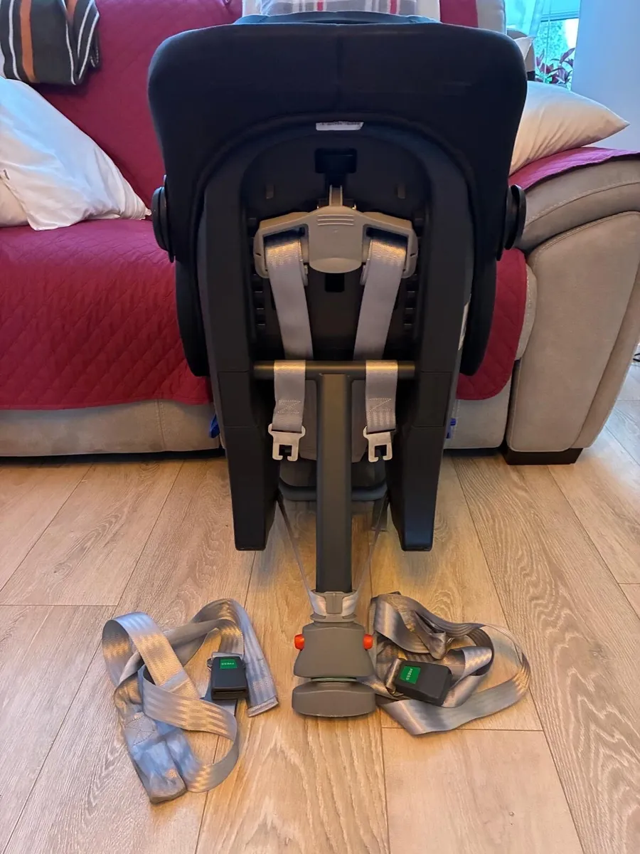 Britax Romer rear facing car seat - Image 3