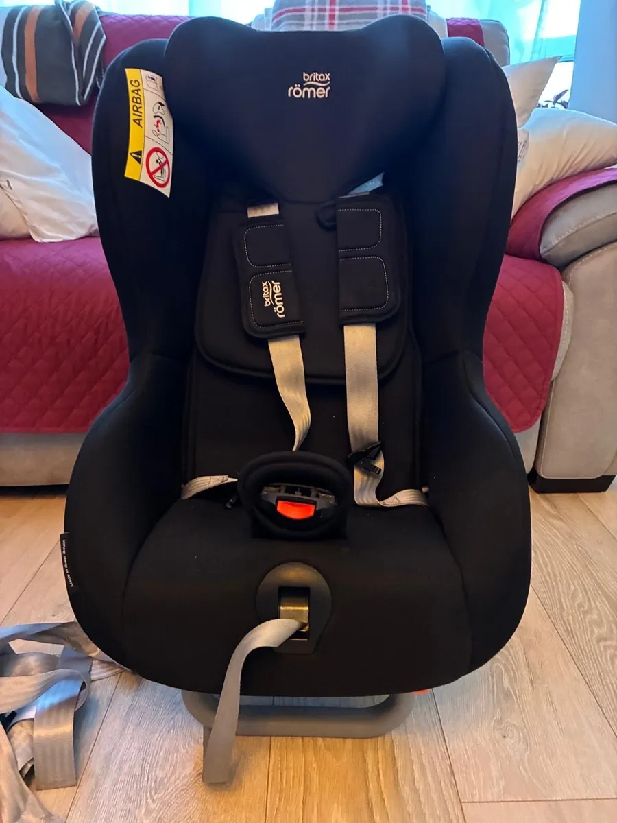 Britax Romer rear facing car seat - Image 4
