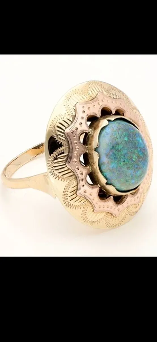 Stunning 14k Gold 4.5 Carat Opal Ring (6 grams) - Image 1