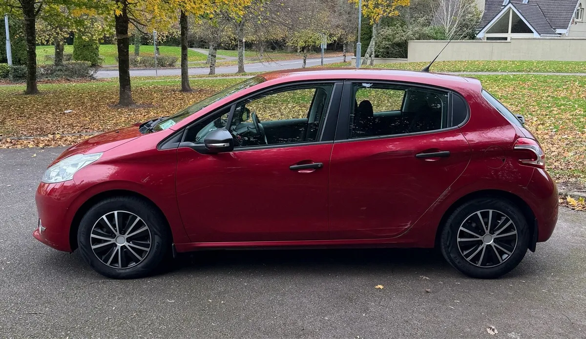 Peugeot 208 1.2 learner friendly low km !!! - Image 4