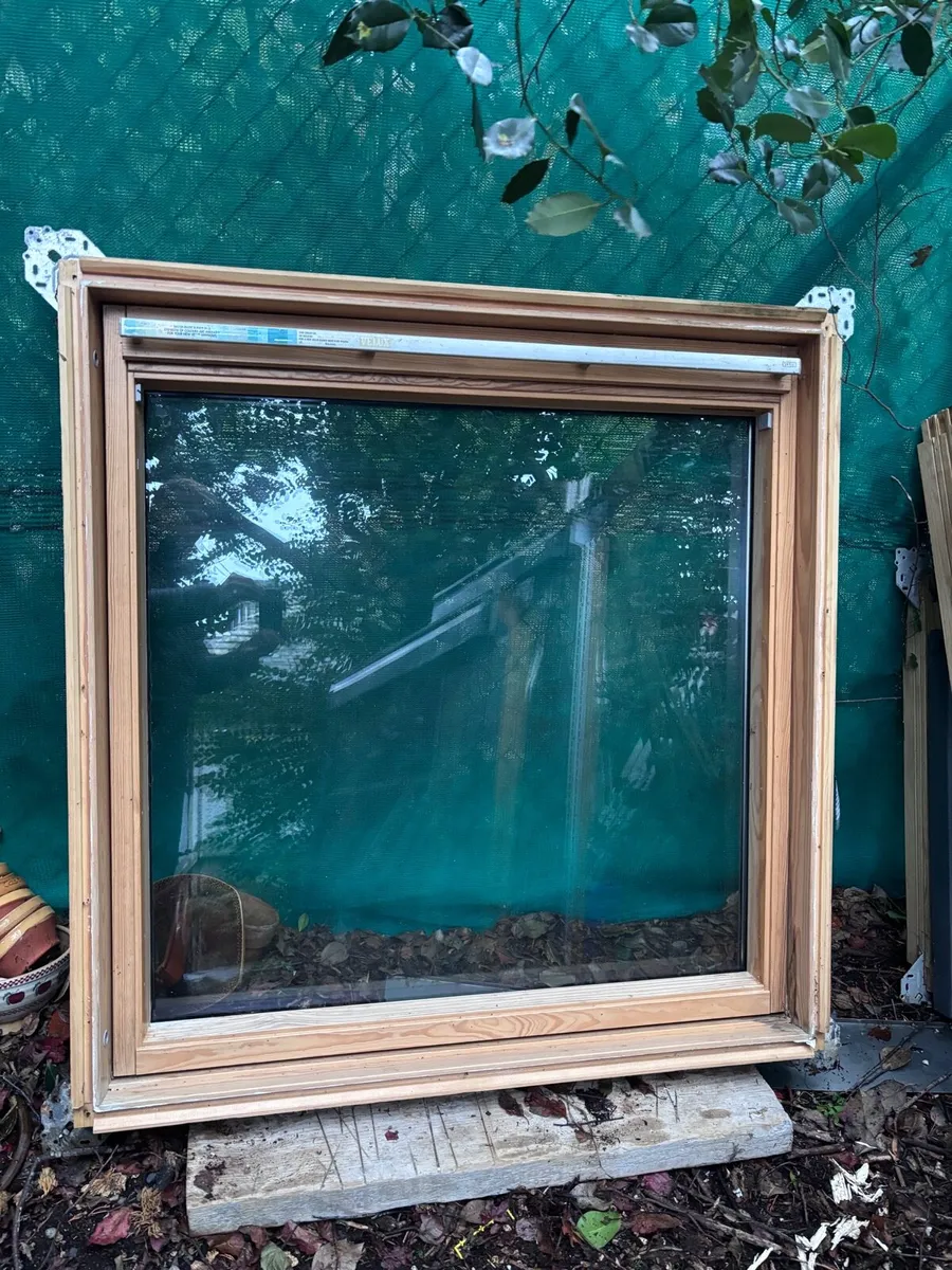 Selection of second hand VELUX roof windows - Image 3