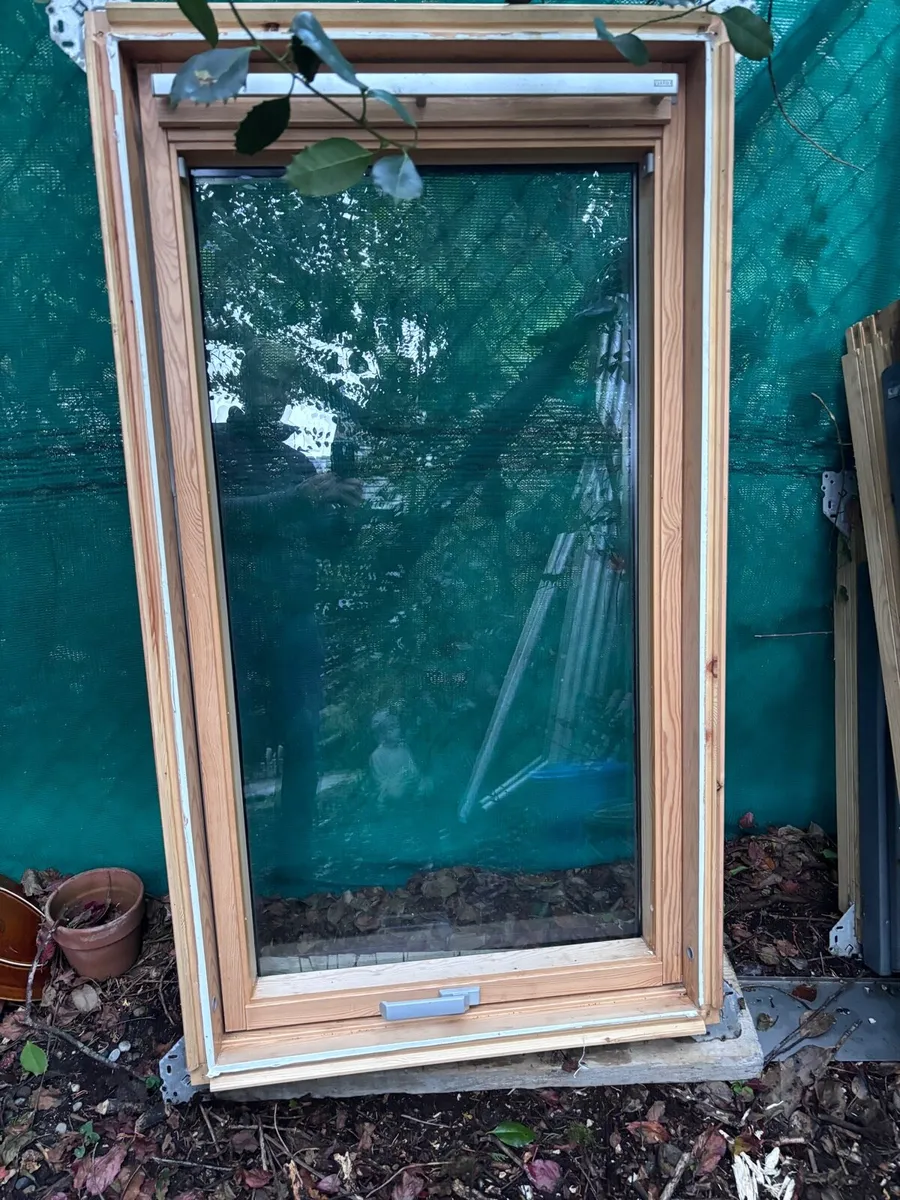 Selection of second hand VELUX roof windows - Image 4