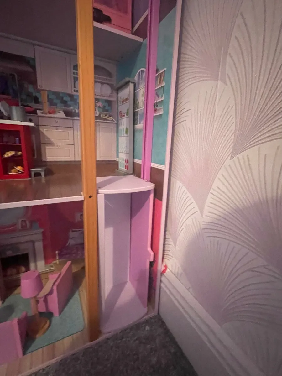 Barbie House - Image 2