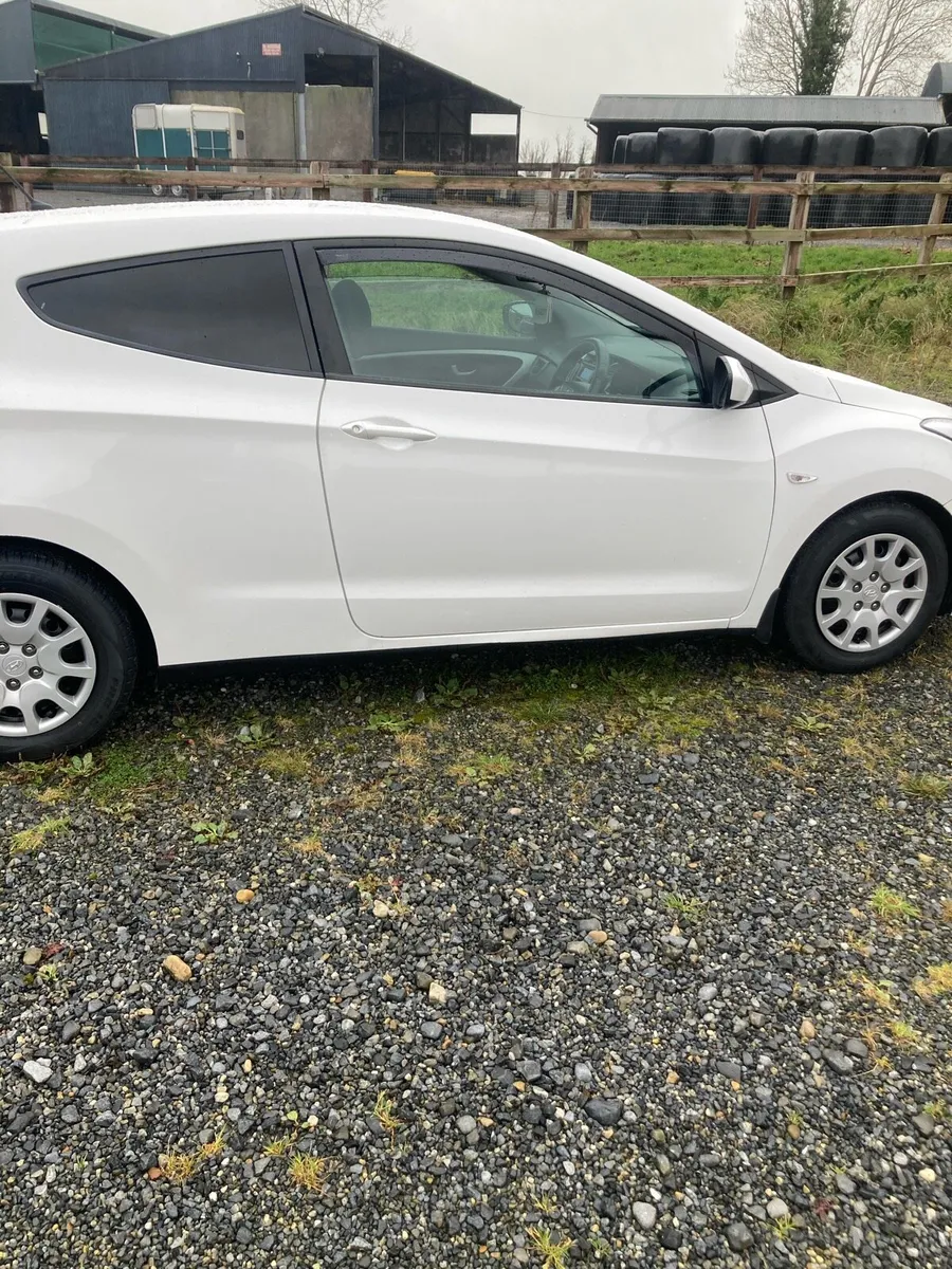 Hyundai i30 van - Image 3