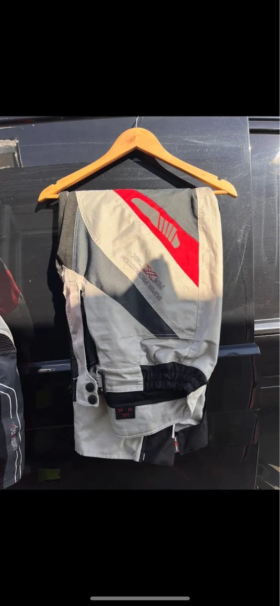 Motorcycle gear - Image 3