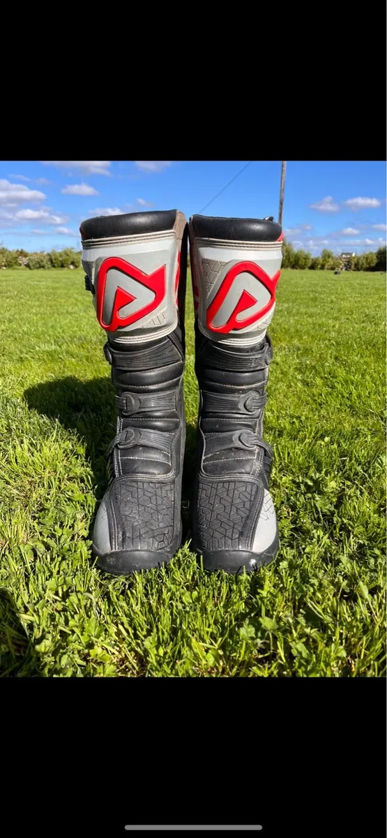 Motorcycle gear - Image 1