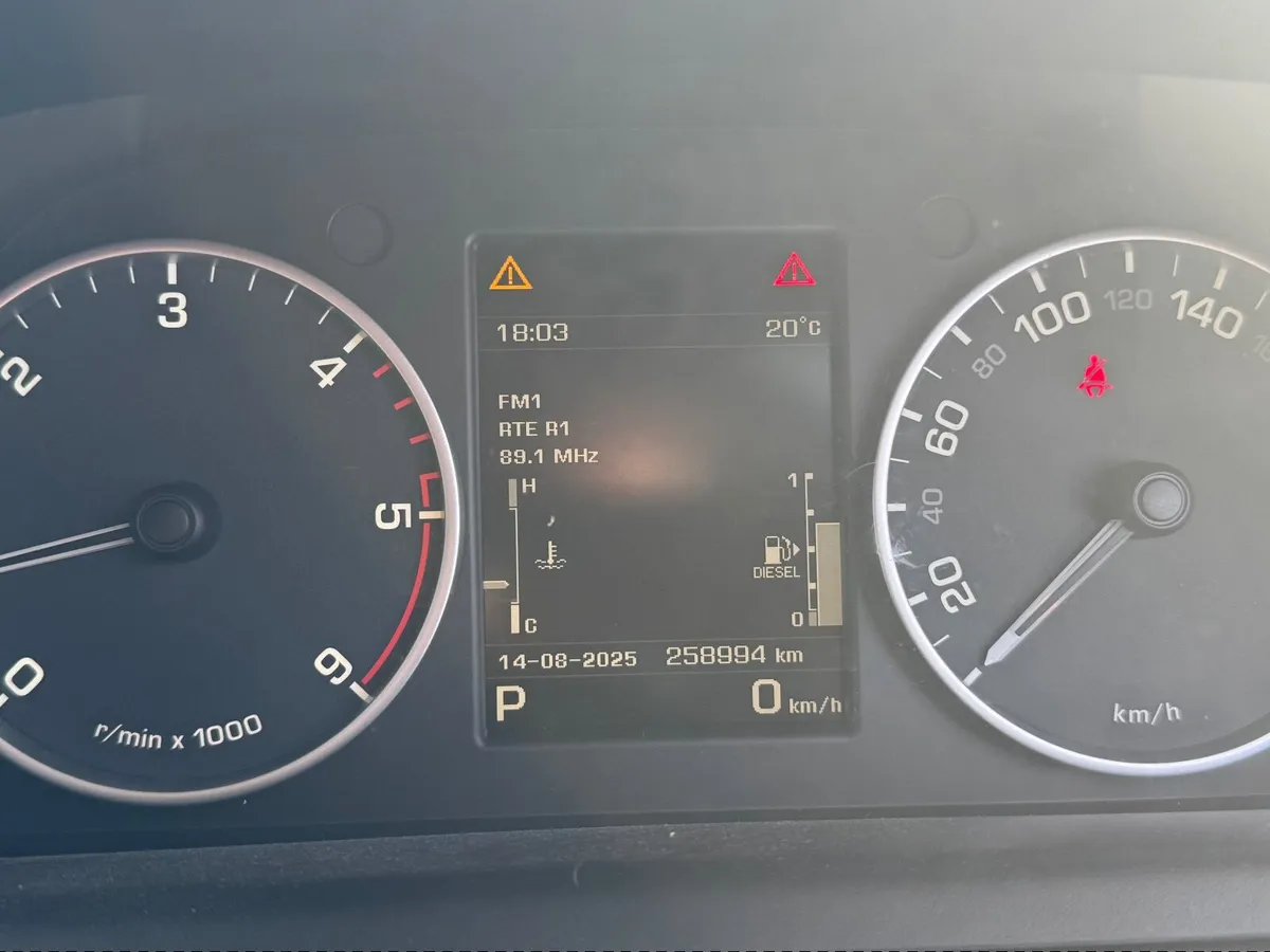 Land Rover Discovery 2015 - Image 2