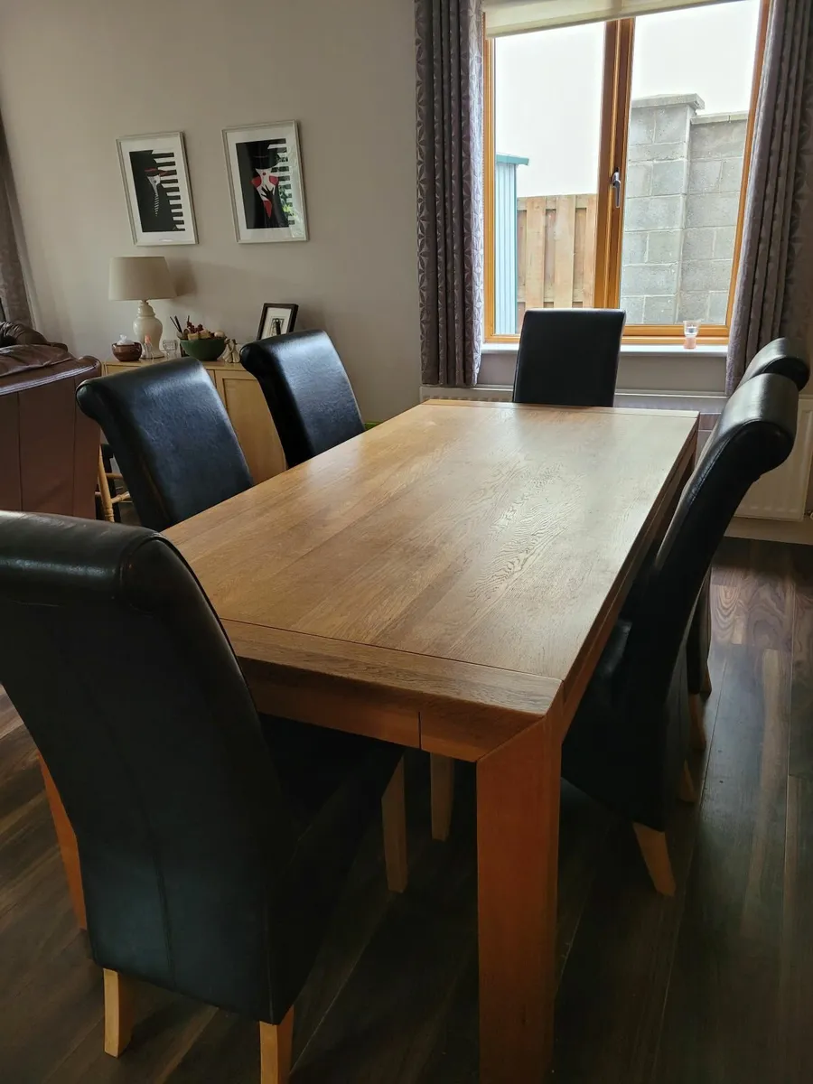 Solid Oak Dining Table & 6 chairs - Image 1
