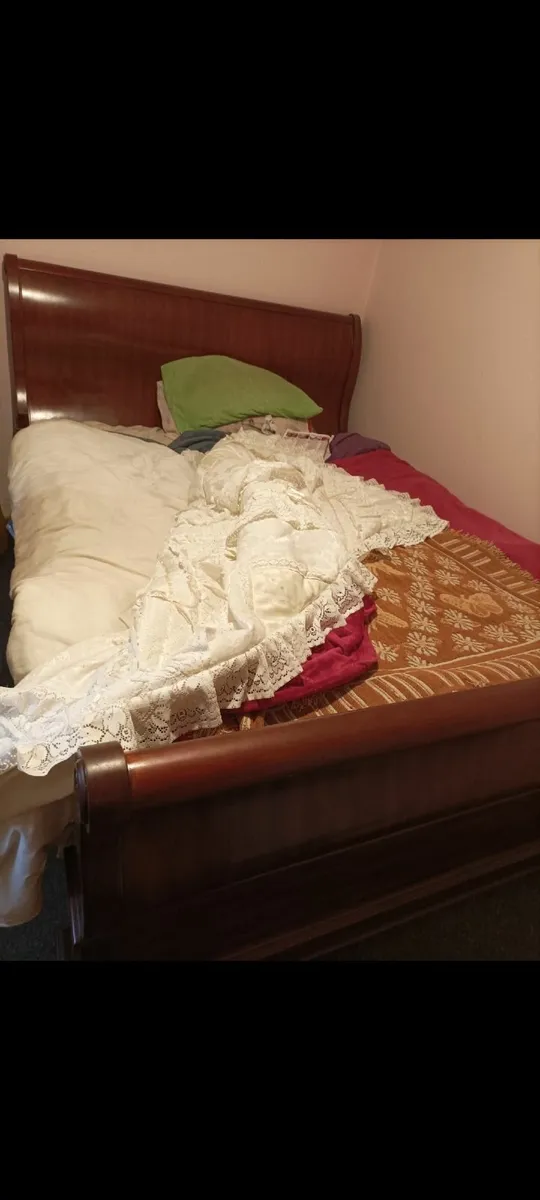 King size sleigh bed - Image 1