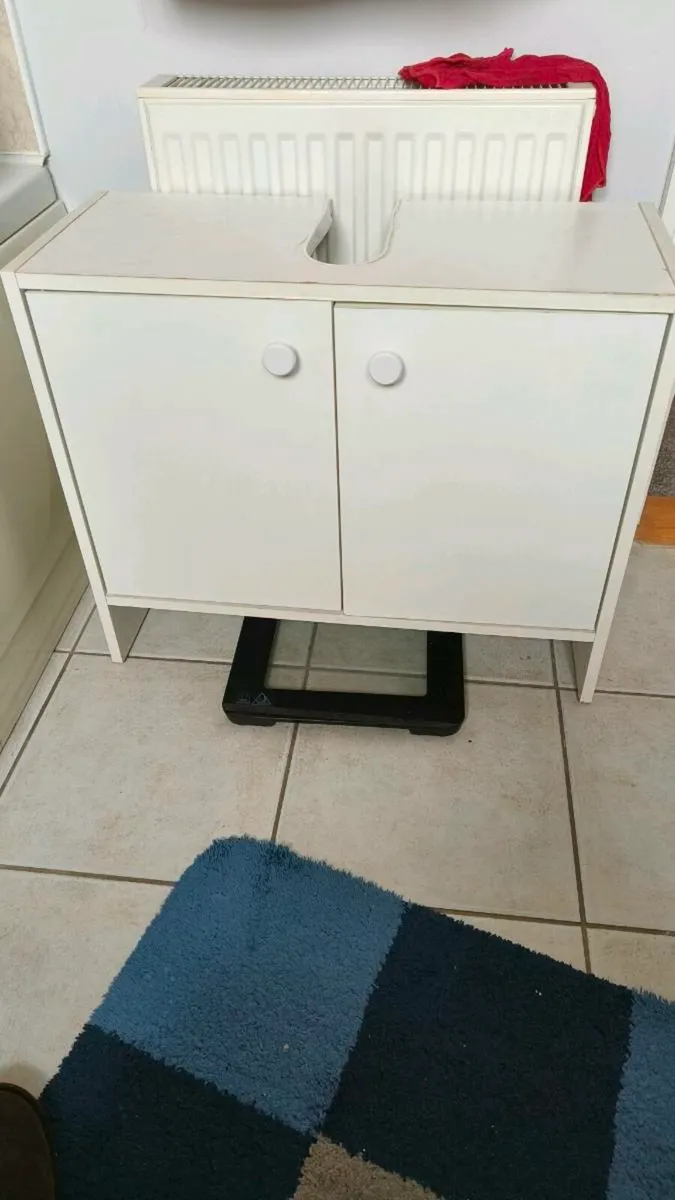 Under sink cabinet