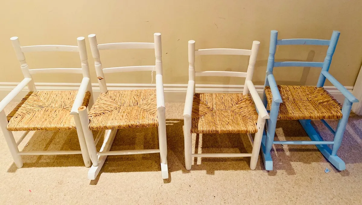 A set of 4 wooden wicker chairs - Image 1
