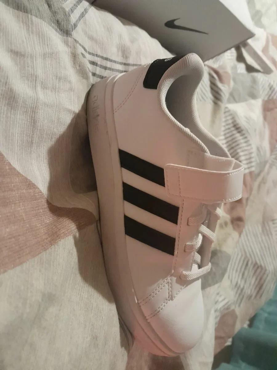 Kids trainers - Image 1