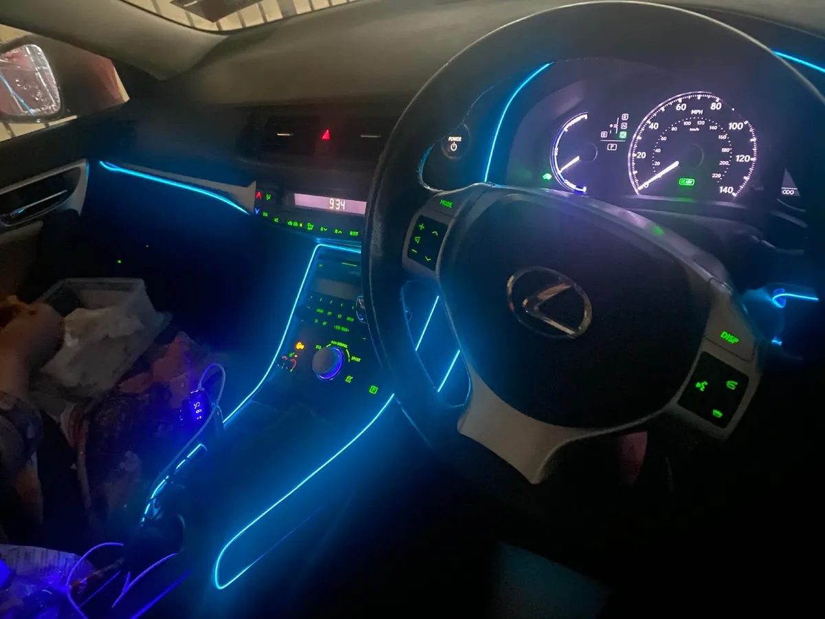 Lexus CT200h 2012 - Image 2