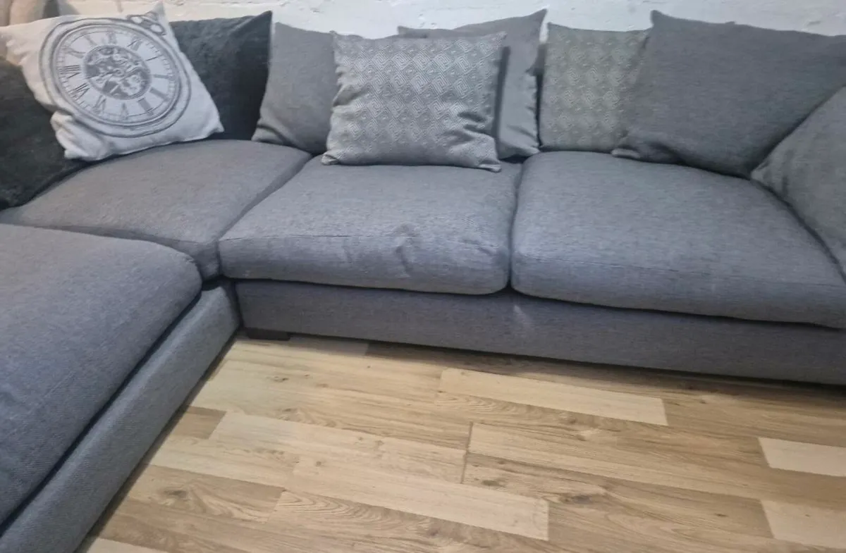 Large Corner Sofa ,Delivery in Dublin - Image 3