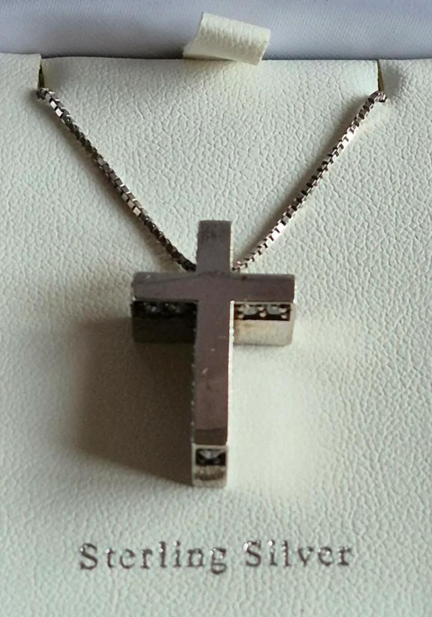 925 Silver 3D Cross Pendant & Chain - Image 1