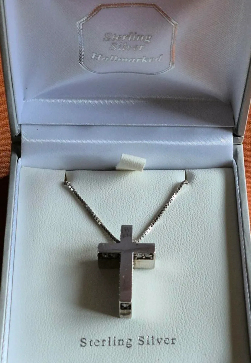 925 Silver 3D Cross Pendant & Chain - Image 2
