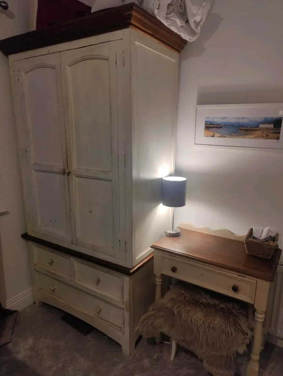 Bedroom furniture set - Image 1