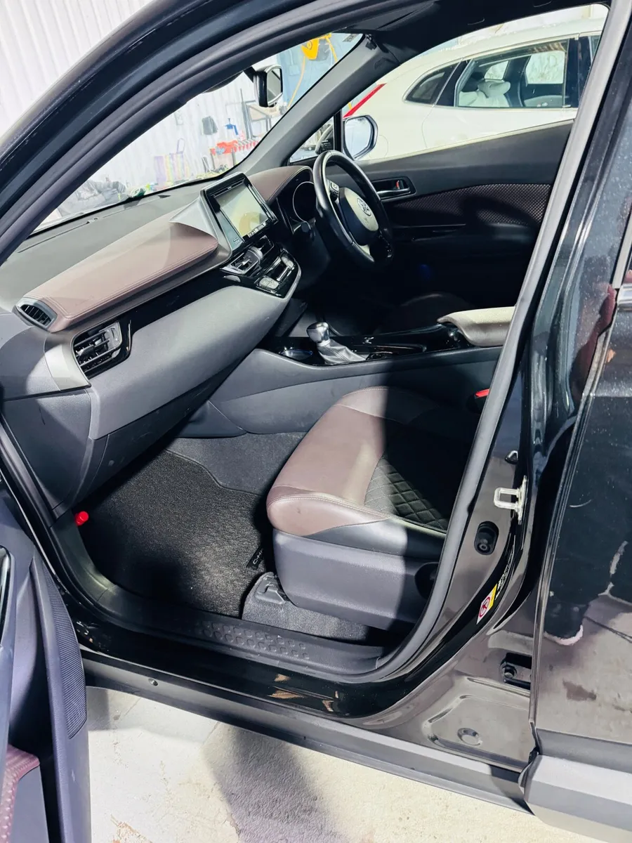Toyota C-HR 2019 - Image 2