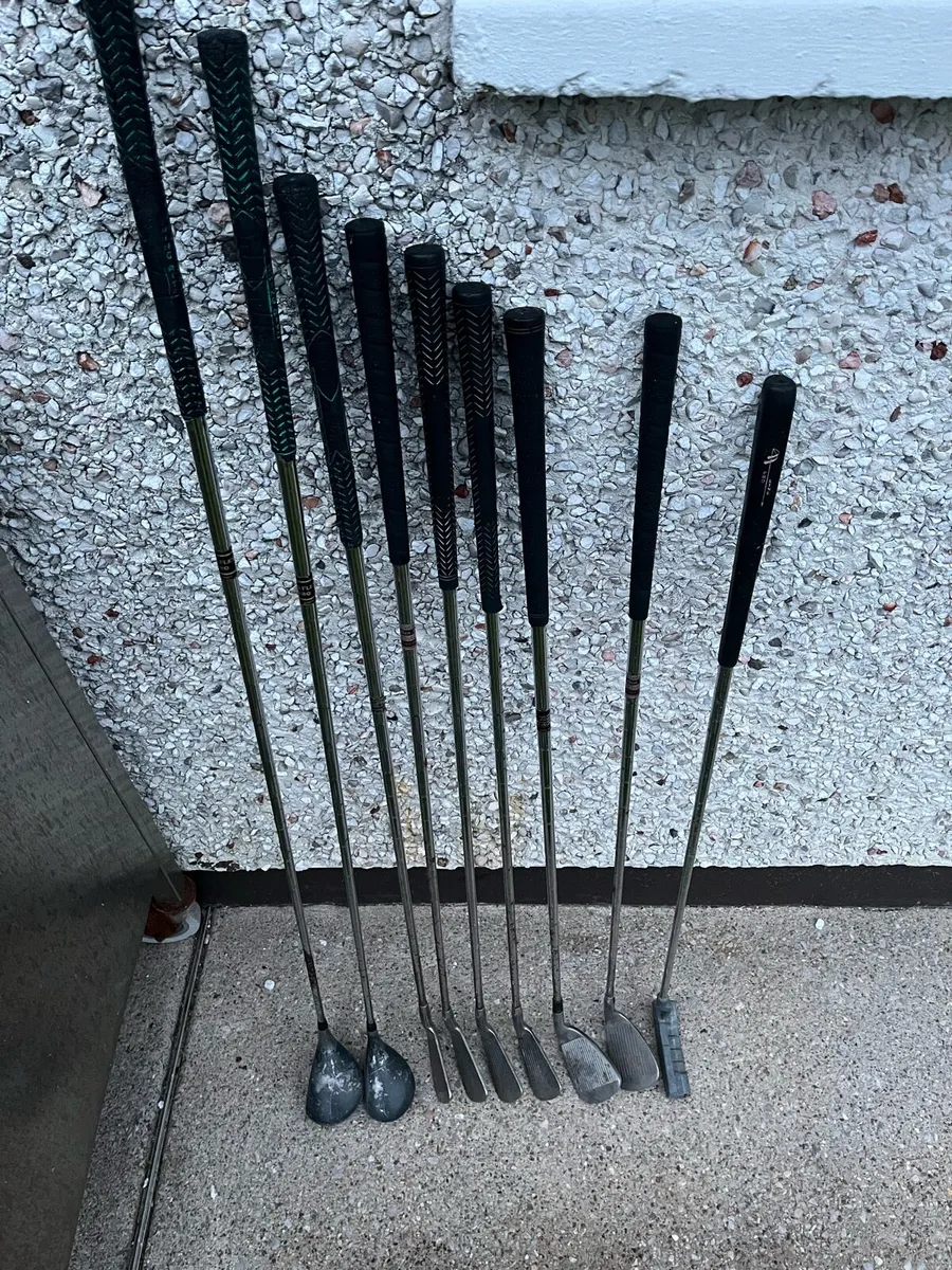 Old golf clubs - Image 1