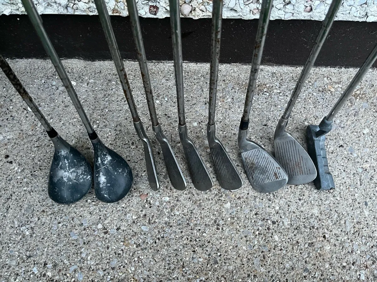 Old golf clubs - Image 2