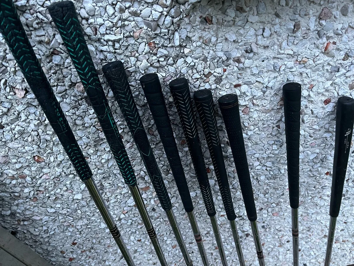 Old golf clubs - Image 3