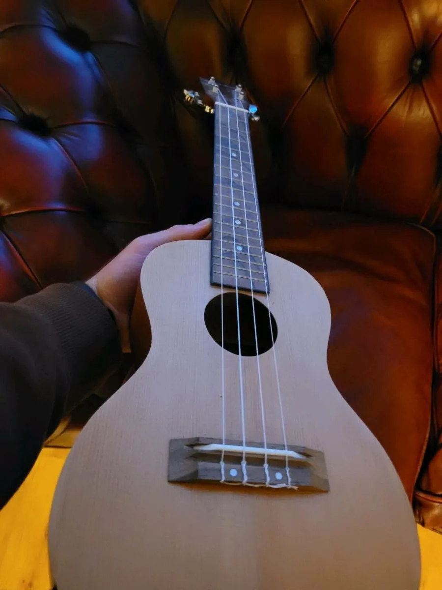Harley Benton Ukelele - Image 4