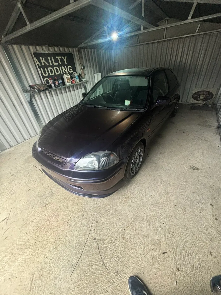 B16 civic - Image 1