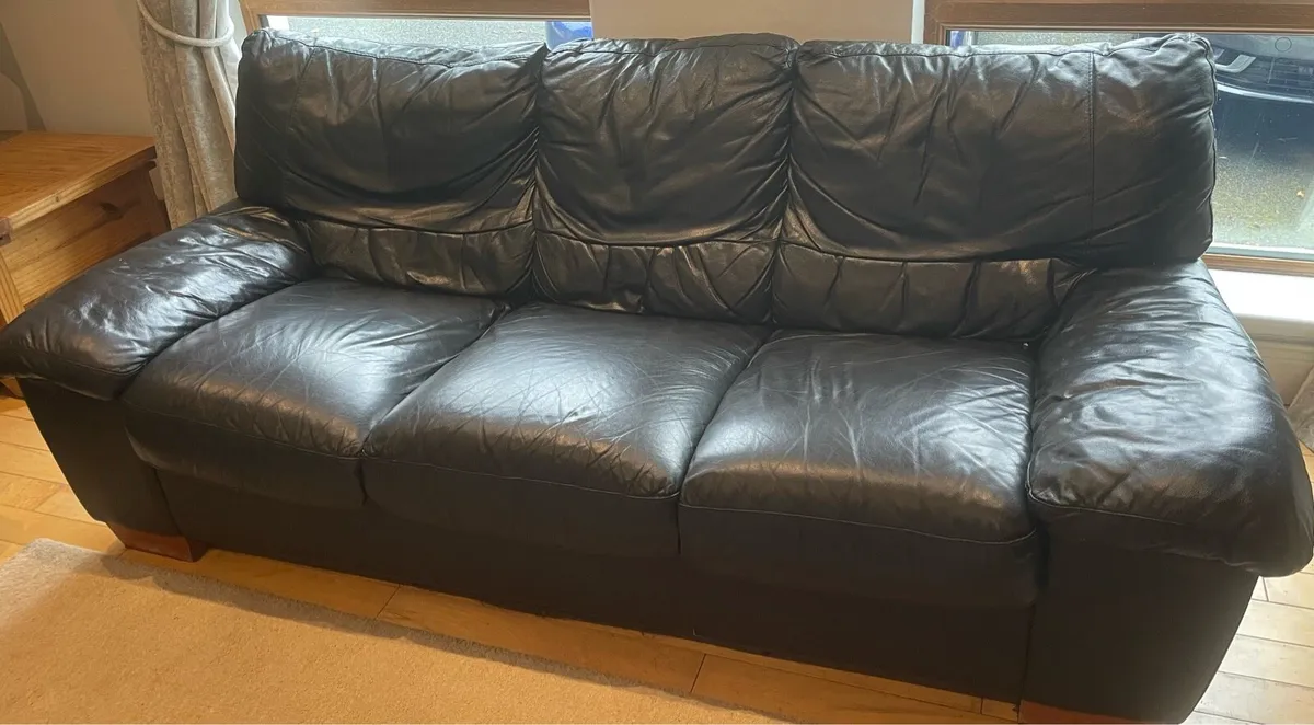 Leather suite - Image 1