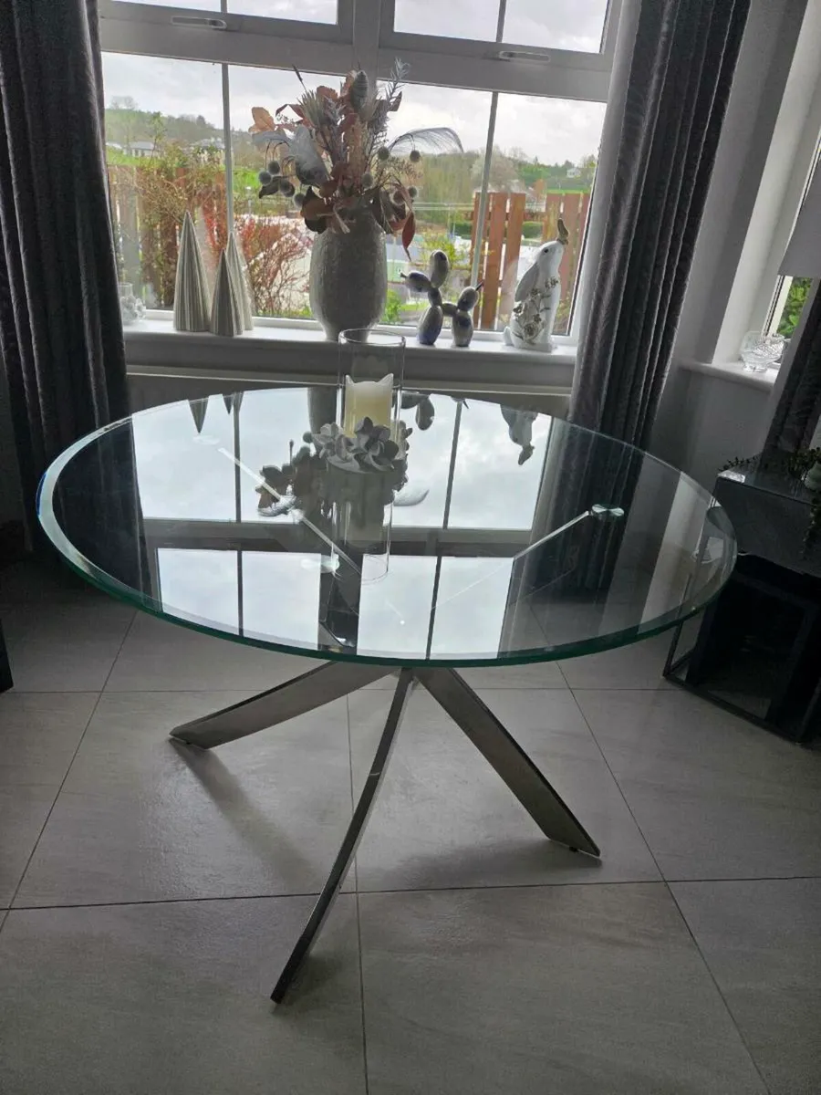 Glass Dining Table.  110cm Diameter.  Excellent Co - Image 2